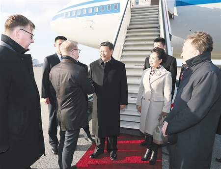 习近平同芬兰总统尼尼斯托举行会谈