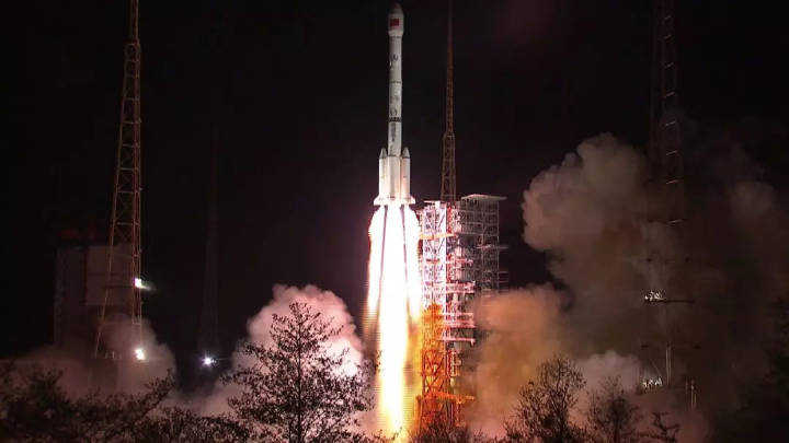 中国成功发射第二代数据中继卫星首星“天链二号01星”